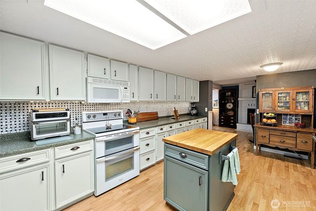 3035 SE Morning Light Court, Port Orchard, WA 98367