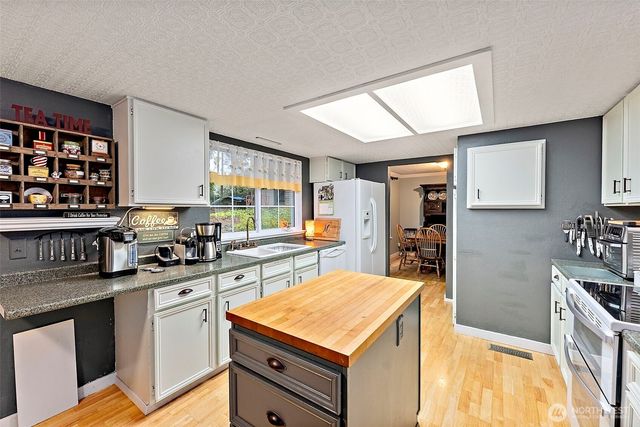 3035 SE Morning Light Court, Port Orchard, WA 98367