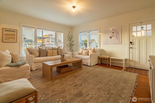 116 4th Avenue N, Edmonds, WA 98020
