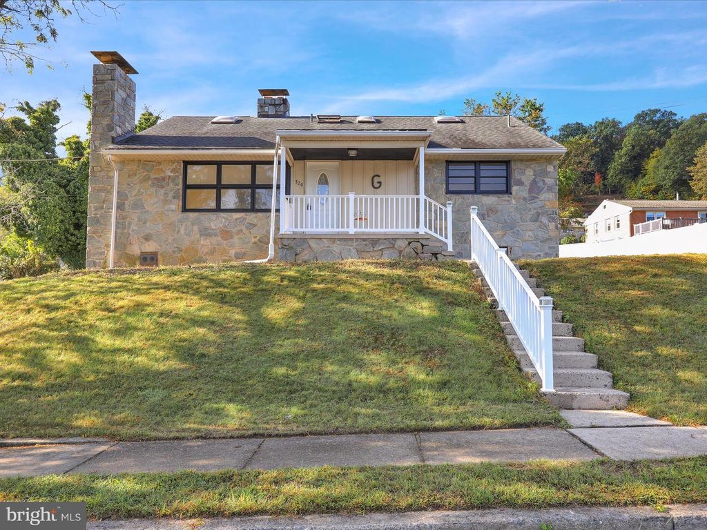 320 HILLSIDE DR, Reading, PA 19607