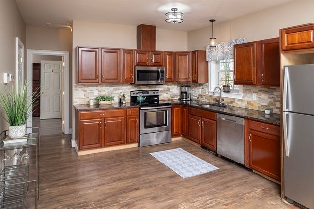 75 Federal Furnace Rd, Plymouth, MA 02360