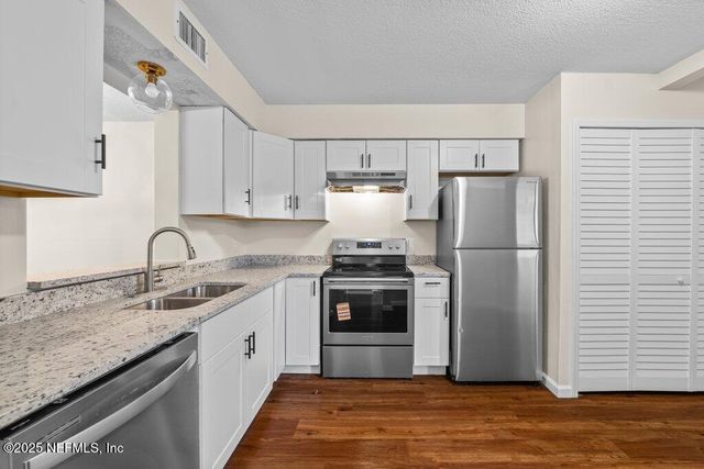 3023 COBBLEWOOD Lane E, Jacksonville, FL 32225