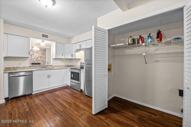 3023 COBBLEWOOD Lane E, Jacksonville, FL 32225