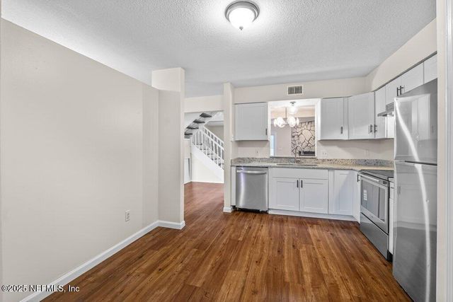 3023 COBBLEWOOD Lane E, Jacksonville, FL 32225