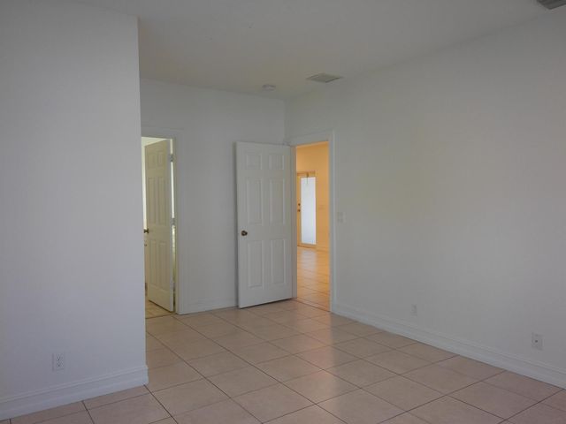 911 NE 12th Avenue, Pompano Beach, FL 33060