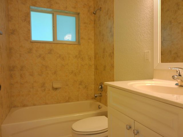 911 NE 12th Avenue, Pompano Beach, FL 33060