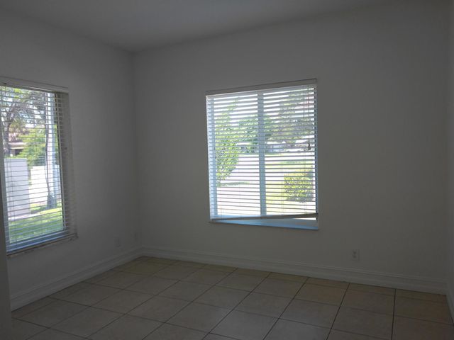 911 NE 12th Avenue, Pompano Beach, FL 33060