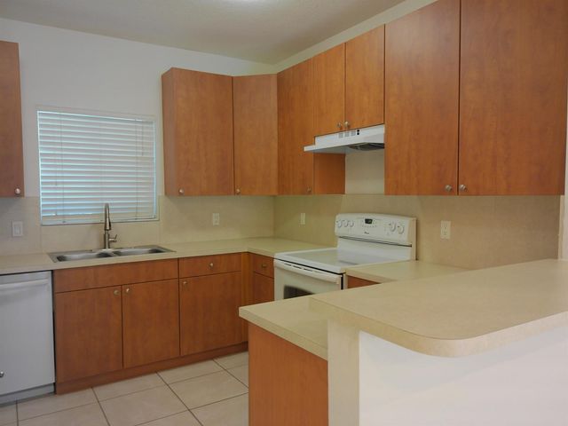 911 NE 12th Avenue, Pompano Beach, FL 33060