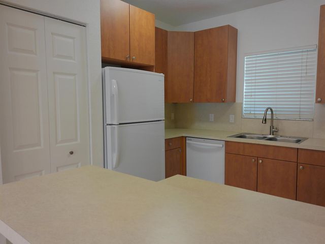 911 NE 12th Avenue, Pompano Beach, FL 33060