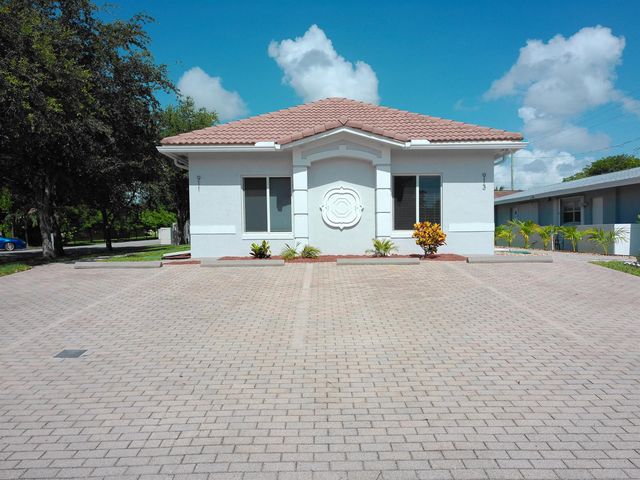911 NE 12th Avenue, Pompano Beach, FL 33060