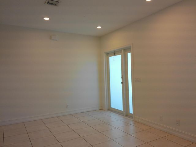 911 NE 12th Avenue, Pompano Beach, FL 33060