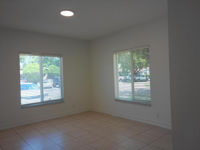 911 NE 12th Avenue, Pompano Beach, FL 33060