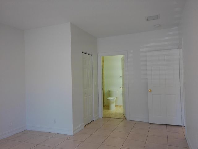 911 NE 12th Avenue, Pompano Beach, FL 33060