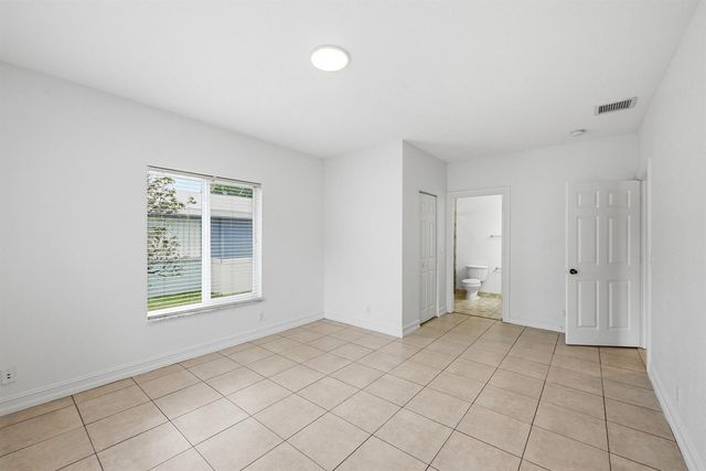 911 NE 12th Avenue, Pompano Beach, FL 33060