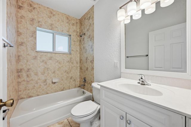 911 NE 12th Avenue, Pompano Beach, FL 33060