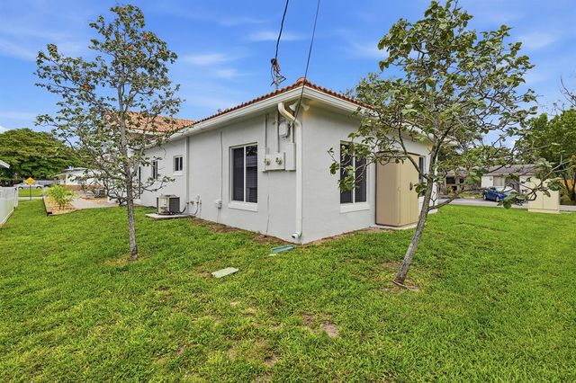 911 NE 12th Avenue, Pompano Beach, FL 33060