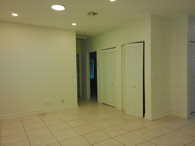 911 NE 12th Avenue, Pompano Beach, FL 33060