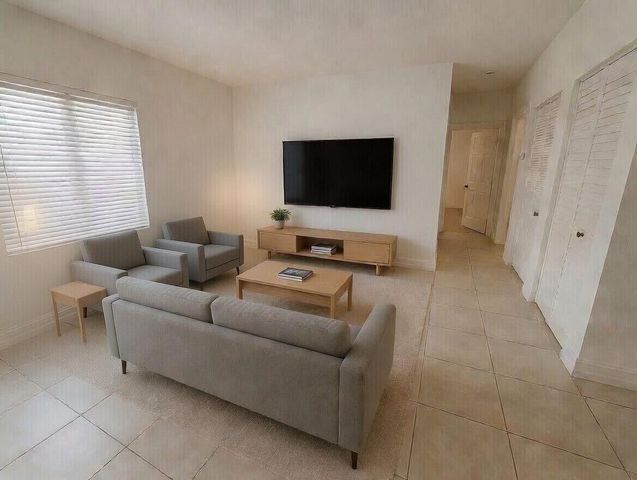 911 NE 12th Avenue, Pompano Beach, FL 33060