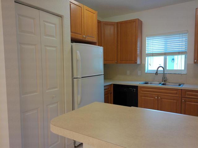 911 NE 12th Avenue, Pompano Beach, FL 33060