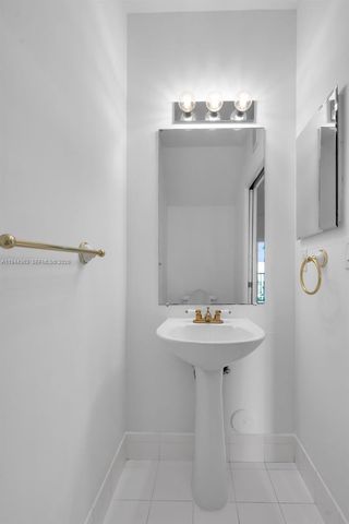 5670 NW 116th Ave 219, Doral, FL 33178