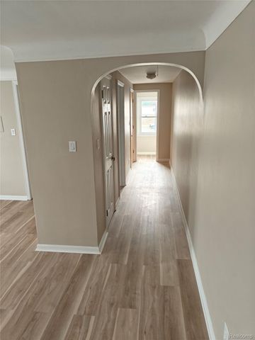 8030 Central 3, Center Line, MI 48015