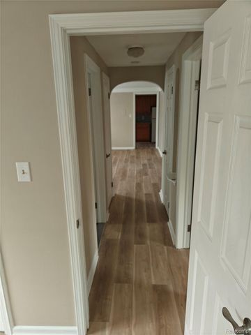 8030 Central 3, Center Line, MI 48015