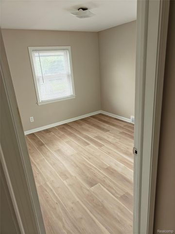 8030 Central 3, Center Line, MI 48015