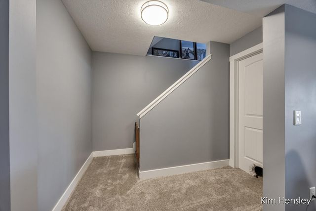 663 Orchard Court NE, Rockford, MI 49341