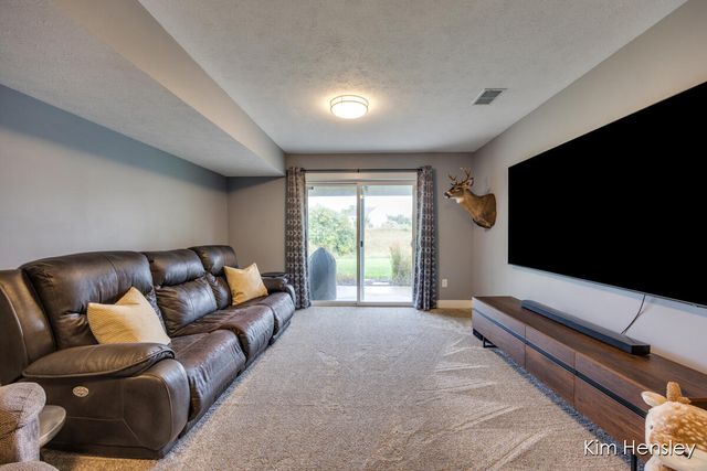 663 Orchard Court NE, Rockford, MI 49341