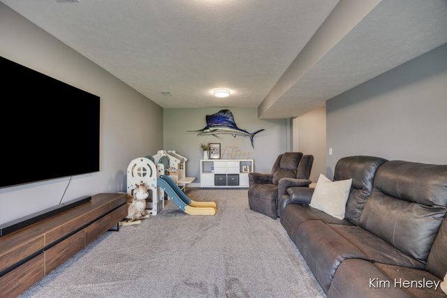 663 Orchard Court NE, Rockford, MI 49341