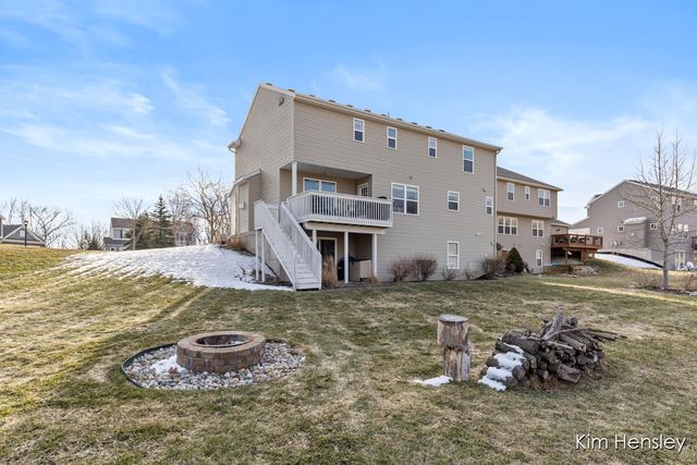 663 Orchard Court NE, Rockford, MI 49341