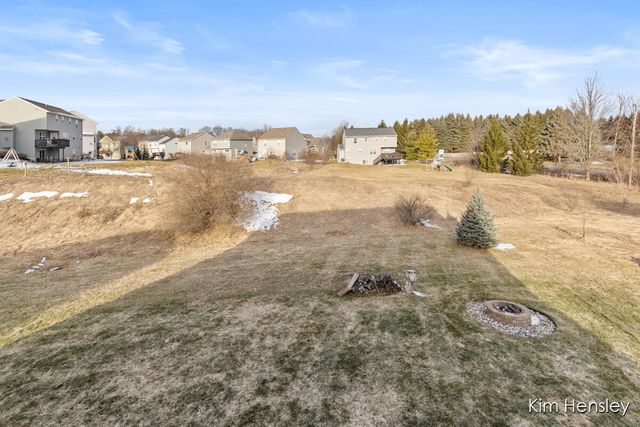 663 Orchard Court NE, Rockford, MI 49341