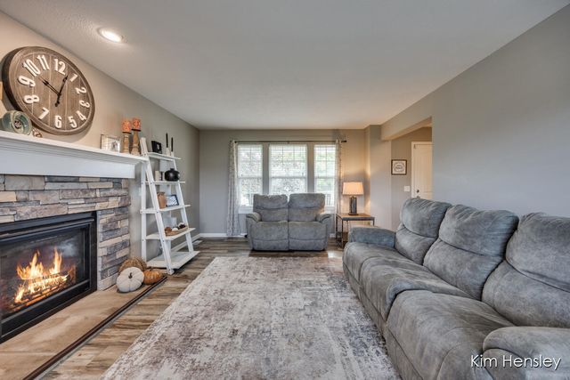 663 Orchard Court NE, Rockford, MI 49341