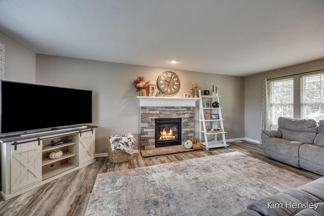 663 Orchard Court NE, Rockford, MI 49341