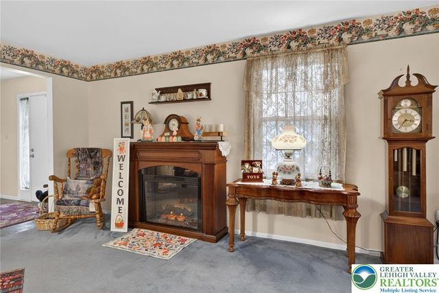 7914 Woodsbluff Run, Upper Macungie Twp, PA 18051