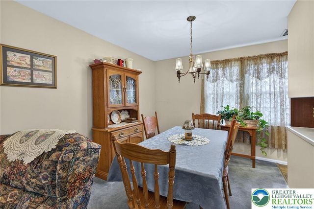 7914 Woodsbluff Run, Upper Macungie Twp, PA 18051