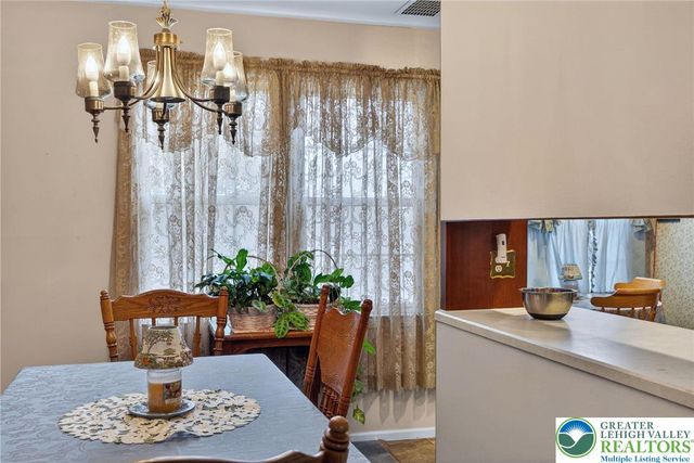 7914 Woodsbluff Run, Upper Macungie Twp, PA 18051