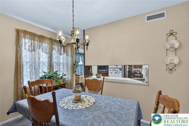 7914 Woodsbluff Run, Upper Macungie Twp, PA 18051