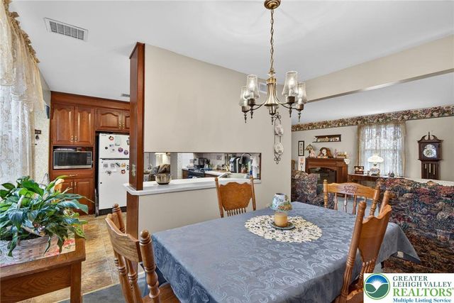 7914 Woodsbluff Run, Upper Macungie Twp, PA 18051