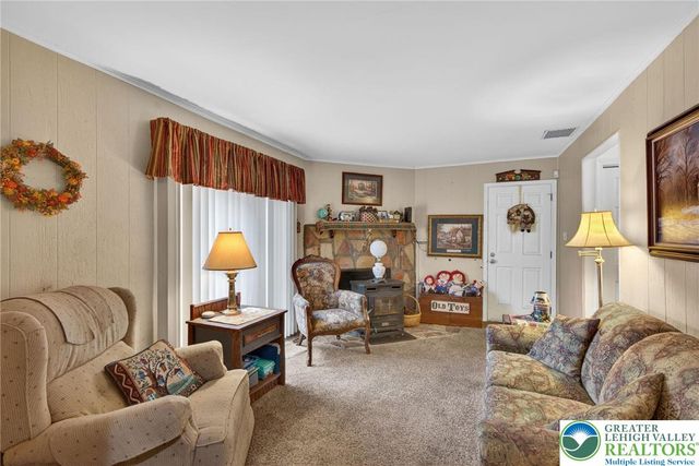 7914 Woodsbluff Run, Upper Macungie Twp, PA 18051