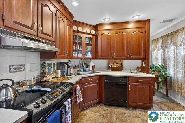 7914 Woodsbluff Run, Upper Macungie Twp, PA 18051