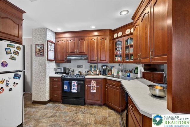 7914 Woodsbluff Run, Upper Macungie Twp, PA 18051