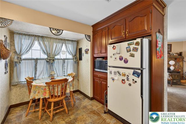 7914 Woodsbluff Run, Upper Macungie Twp, PA 18051