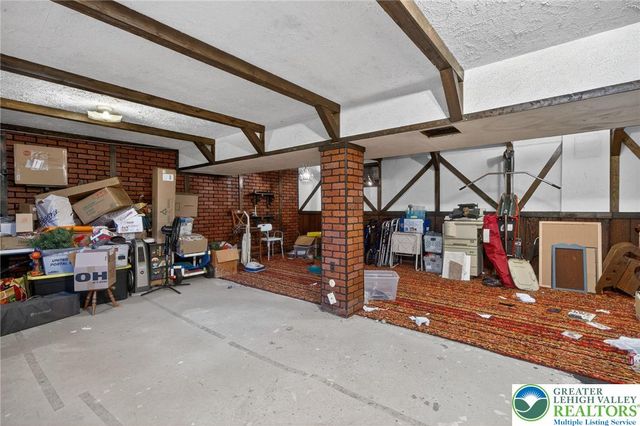 7914 Woodsbluff Run, Upper Macungie Twp, PA 18051