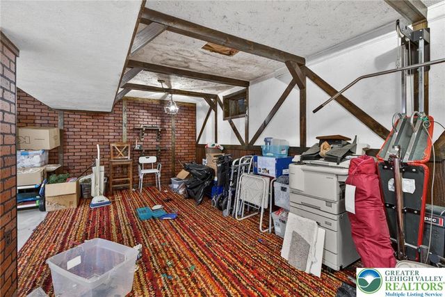 7914 Woodsbluff Run, Upper Macungie Twp, PA 18051