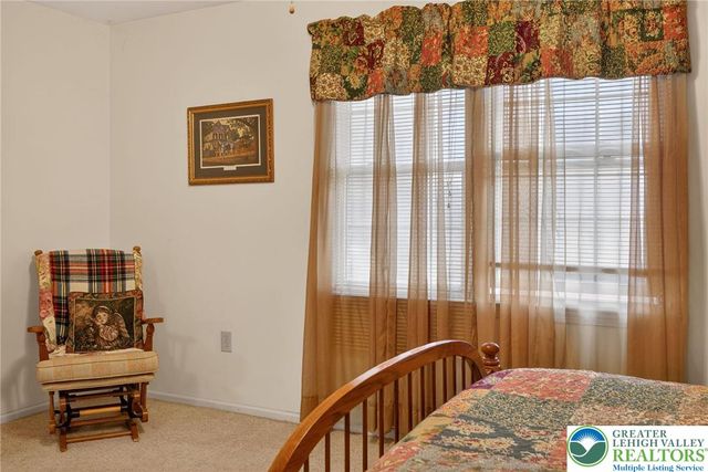 7914 Woodsbluff Run, Upper Macungie Twp, PA 18051