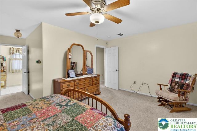 7914 Woodsbluff Run, Upper Macungie Twp, PA 18051