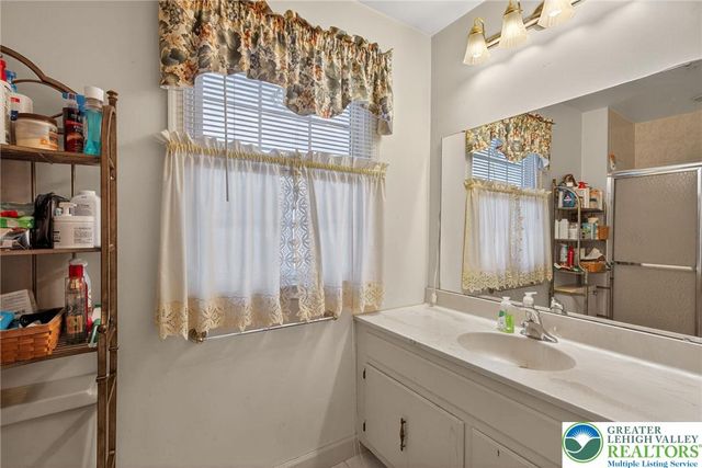 7914 Woodsbluff Run, Upper Macungie Twp, PA 18051