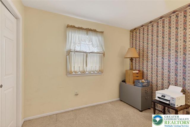 7914 Woodsbluff Run, Upper Macungie Twp, PA 18051