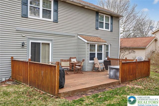 7914 Woodsbluff Run, Upper Macungie Twp, PA 18051